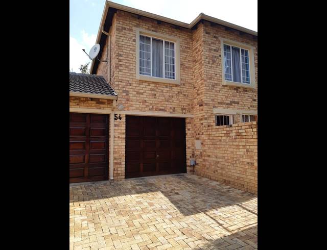 3 BEDROOM SECTIONAL TITLE TO LET IN OLIVEDALE
